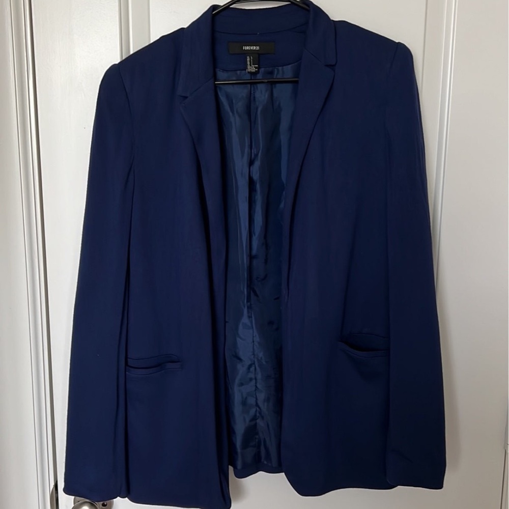 Navy Blue Forever 21 Blazer. Size Large. In excellent condition.